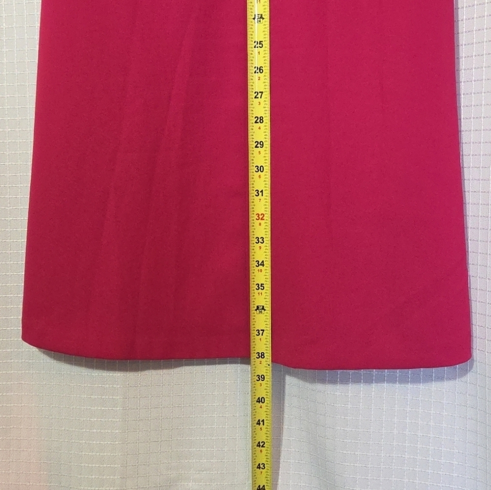 The East 5th EUC Women's Size 10 Fuchsia Sheath Dress Fully Lined - Picture 4 of 9